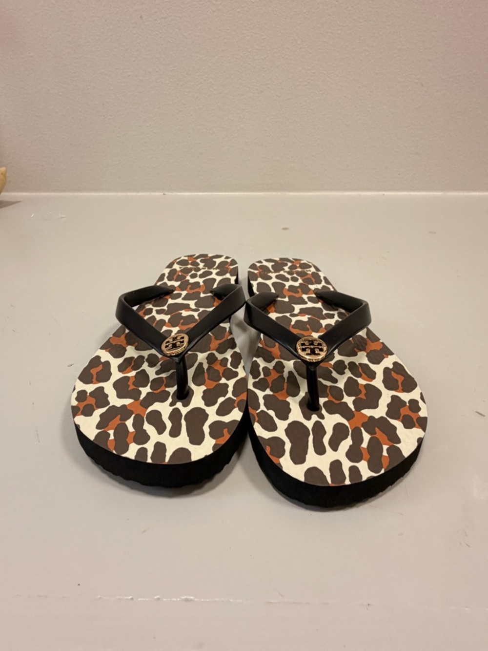 Tory Burch Black Strap Leopard Print Flip Flops - Picture 7 of 10